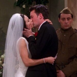 beso Chandler-Monica