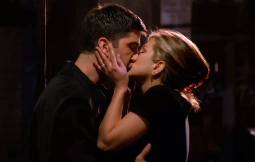 primer beso Ross y Rachel
